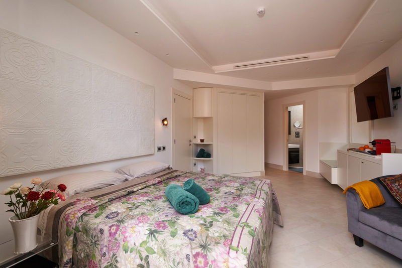 The Deluxe Suite seen along its length