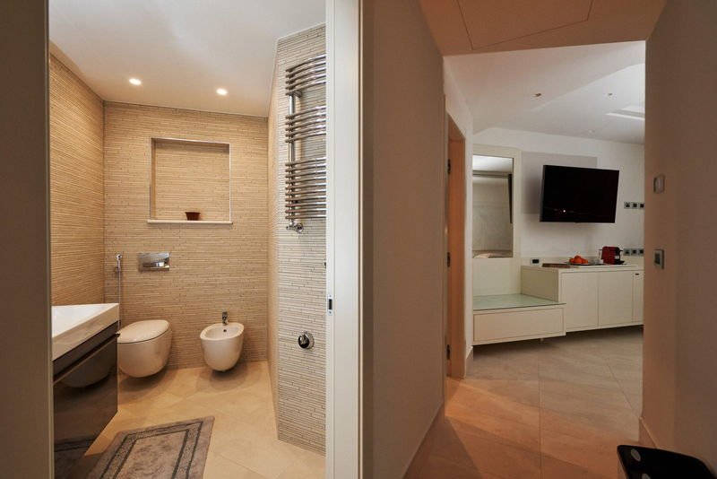 The second en-suite of the Deluxe Suite